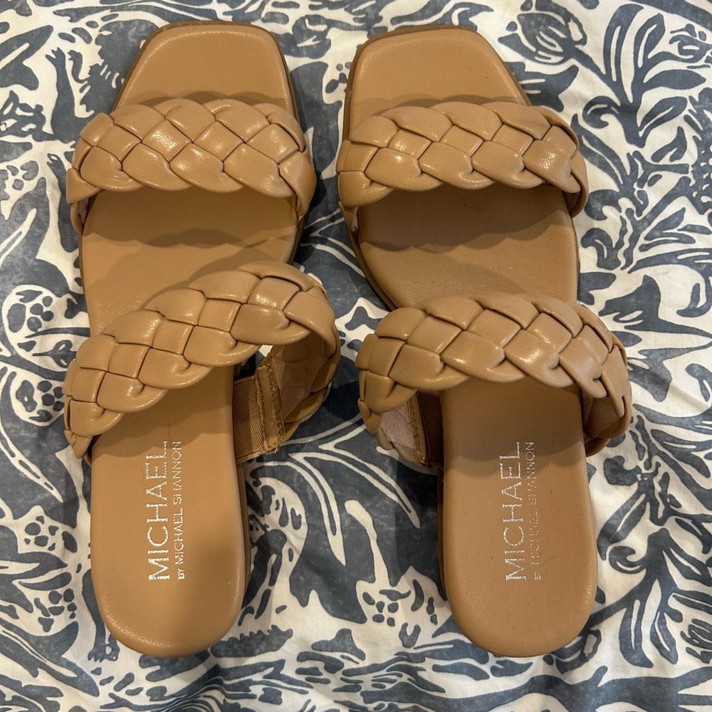Women’s shoes, size 7